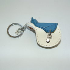 porte clé selle de cheval blanc cassé / bleu pétrole